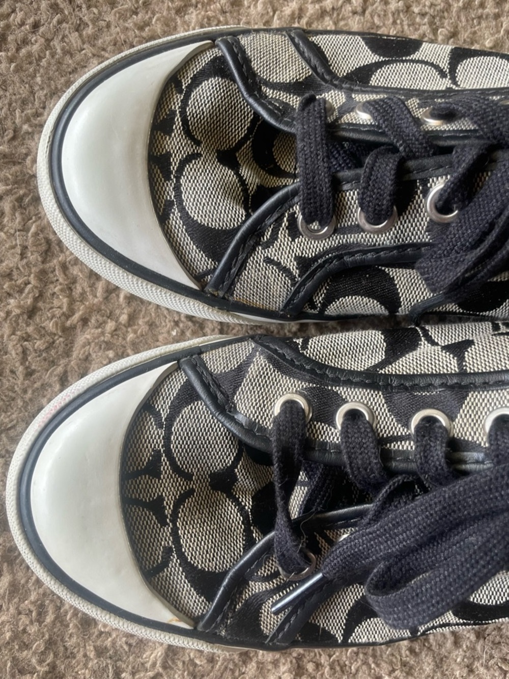 Coach low top sneakers size 7M - READ - Picture 2 of 10